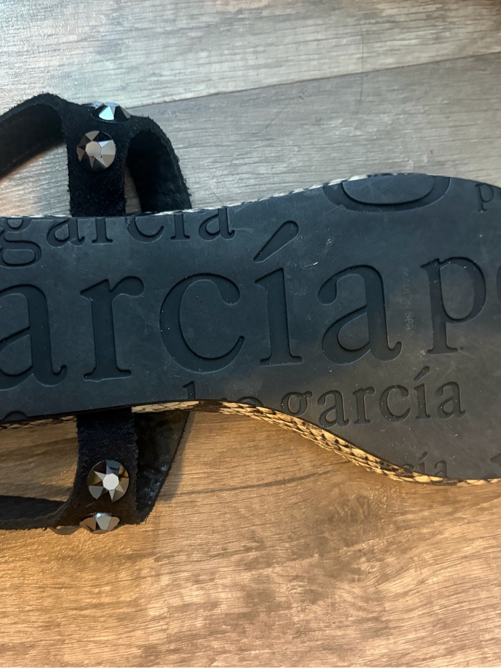PEDRO GARCÍA
PHYTON
Crystal Embellished T-Strap Thong Sandals - Picture 5 of 7